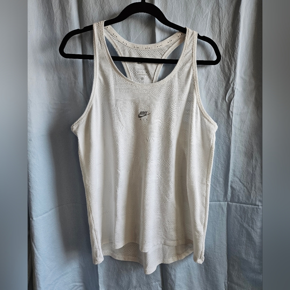 G174. Nike Air Dri-Fit Textured Jacquard Tank in White - Size XL